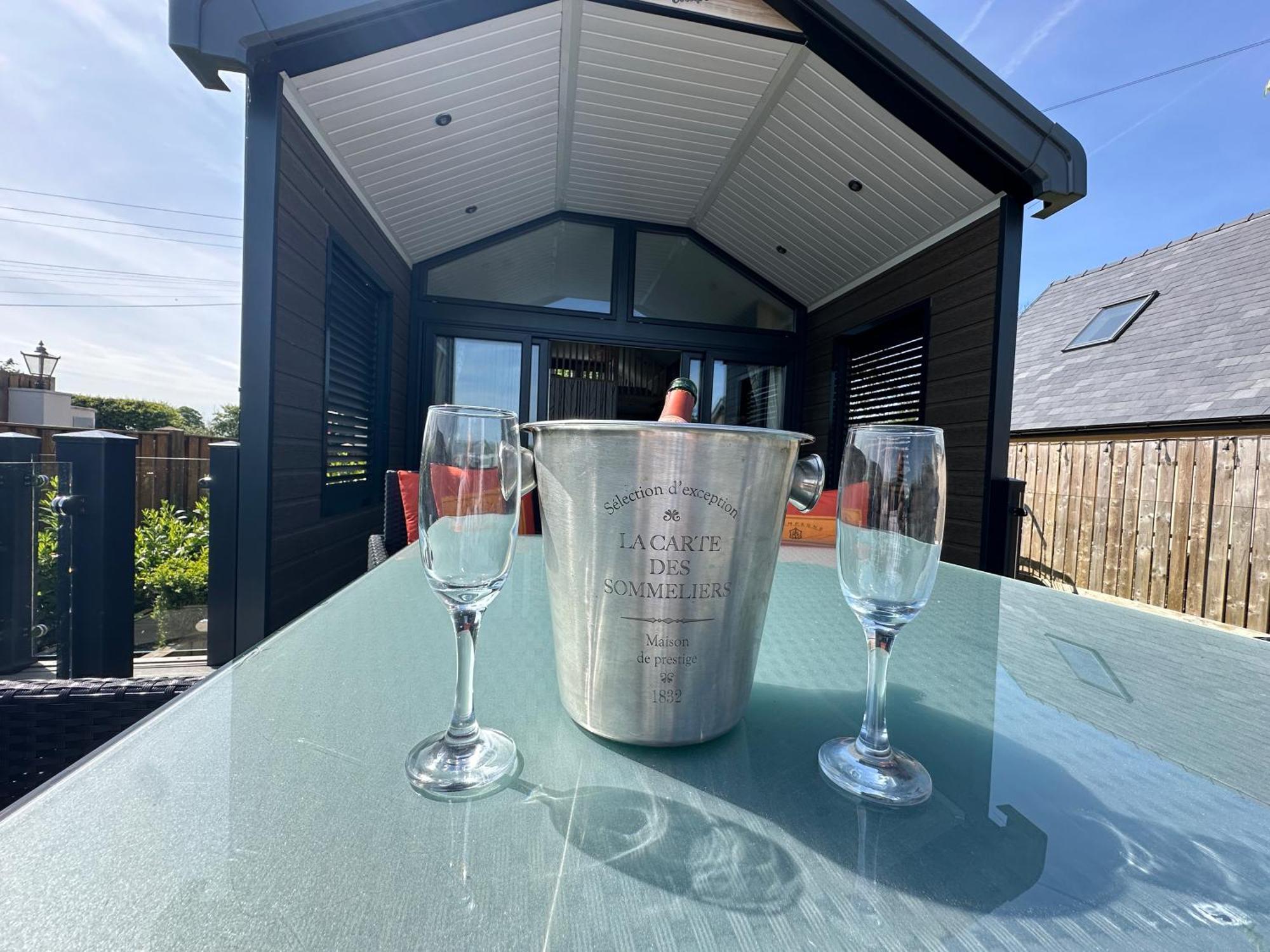 The Pods At Haulfryn Caravan Park Whitford Extérieur photo